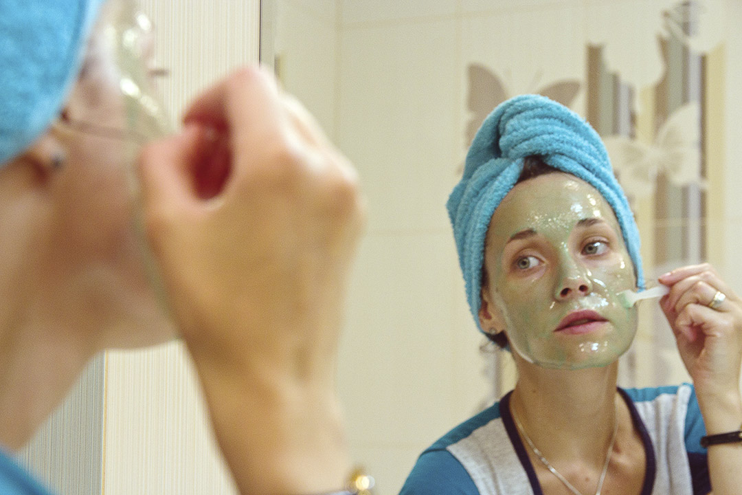 a women using a face mask